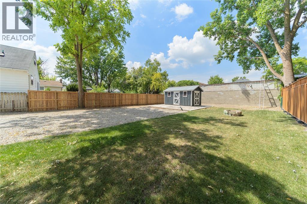 239 Proctor Street, Sarnia, Ontario  N7T 3G8 - Photo 5 - 25026020