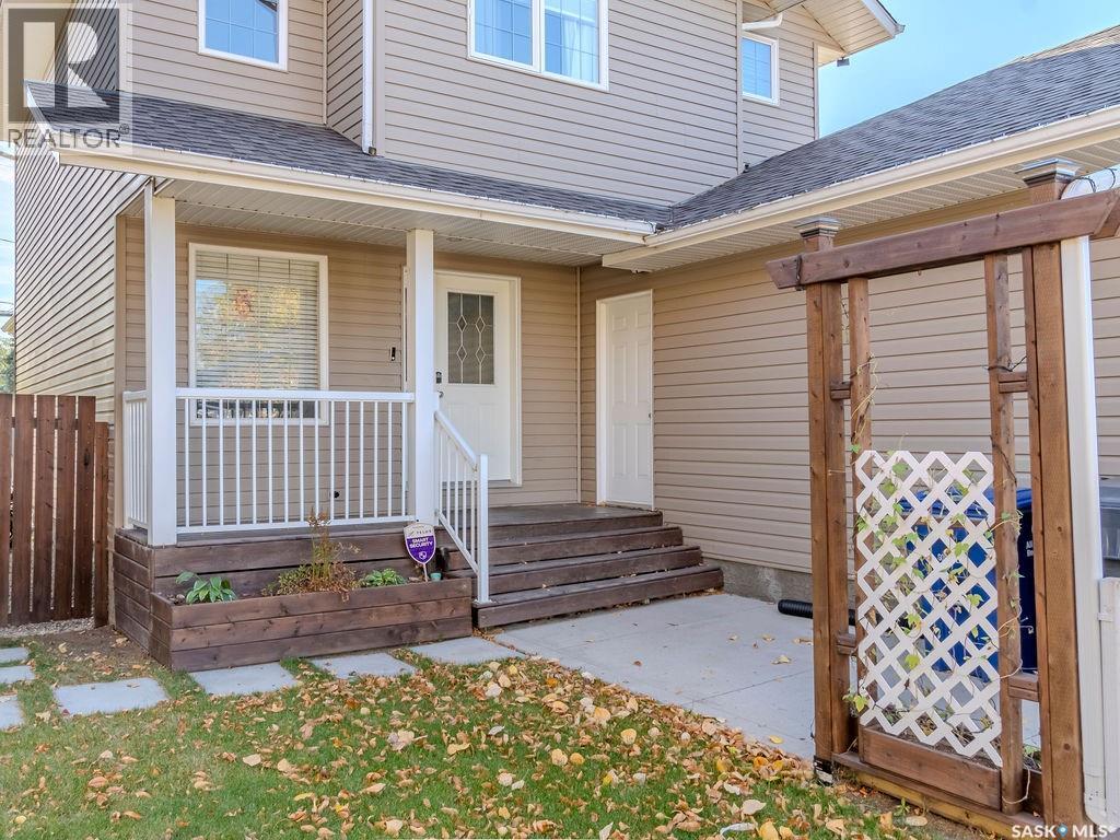 214 1st Street S, Martensville, Saskatchewan  S0K 2T0 - Photo 2 - SK020751