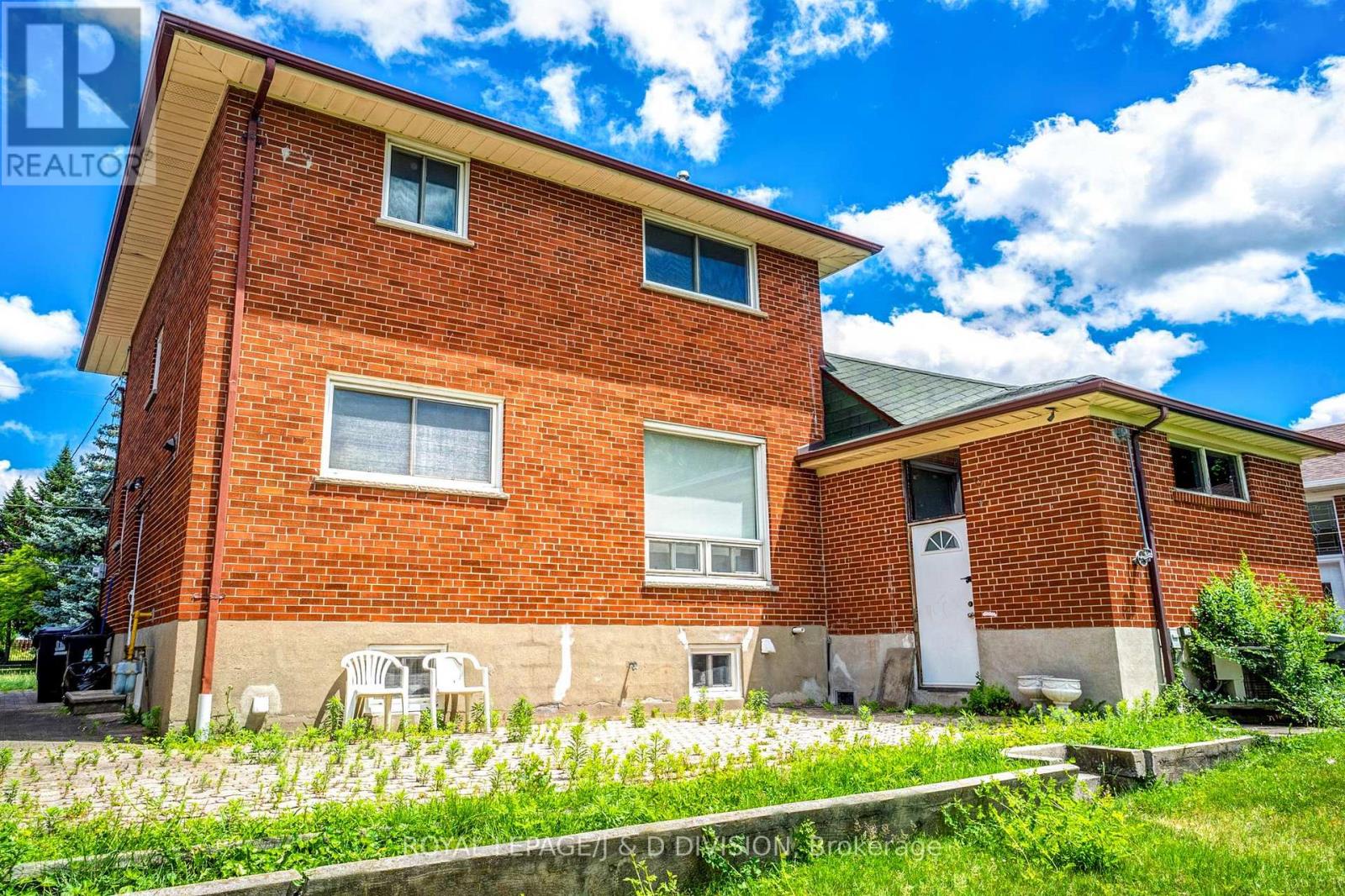 20 Macleod Street, Toronto, Ontario  M6L 2M6 - Photo 14 - W12460336