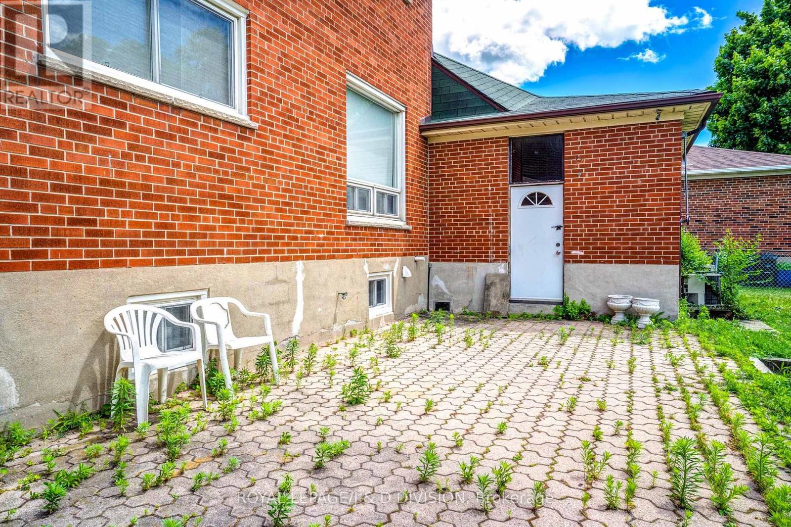 20 Macleod Street, Toronto, Ontario  M6L 2M6 - Photo 15 - W12460336