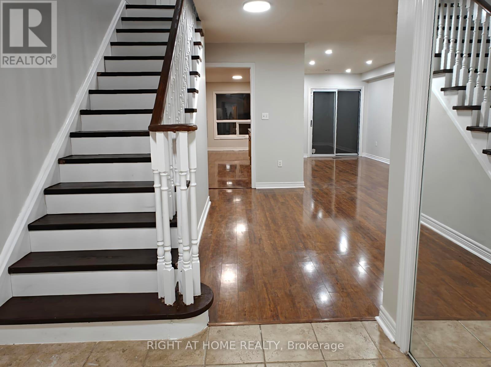 113 Brickyard Way, Brampton, Ontario  L6V 4L7 - Photo 3 - W12460341