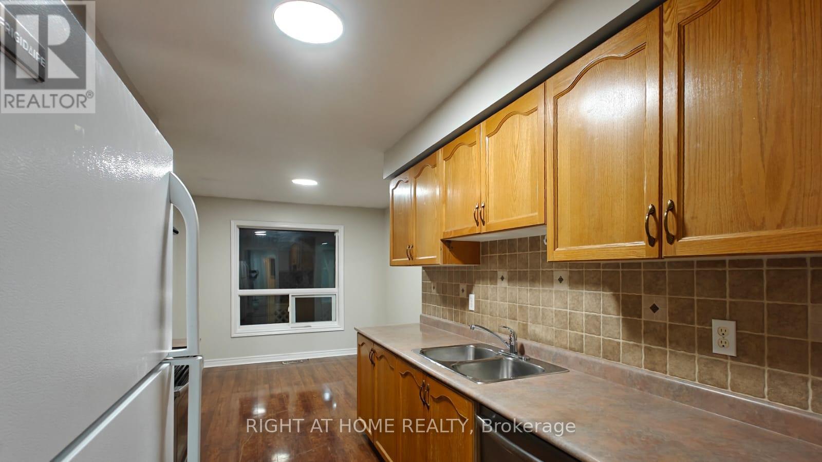 113 Brickyard Way, Brampton, Ontario  L6V 4L7 - Photo 5 - W12460341