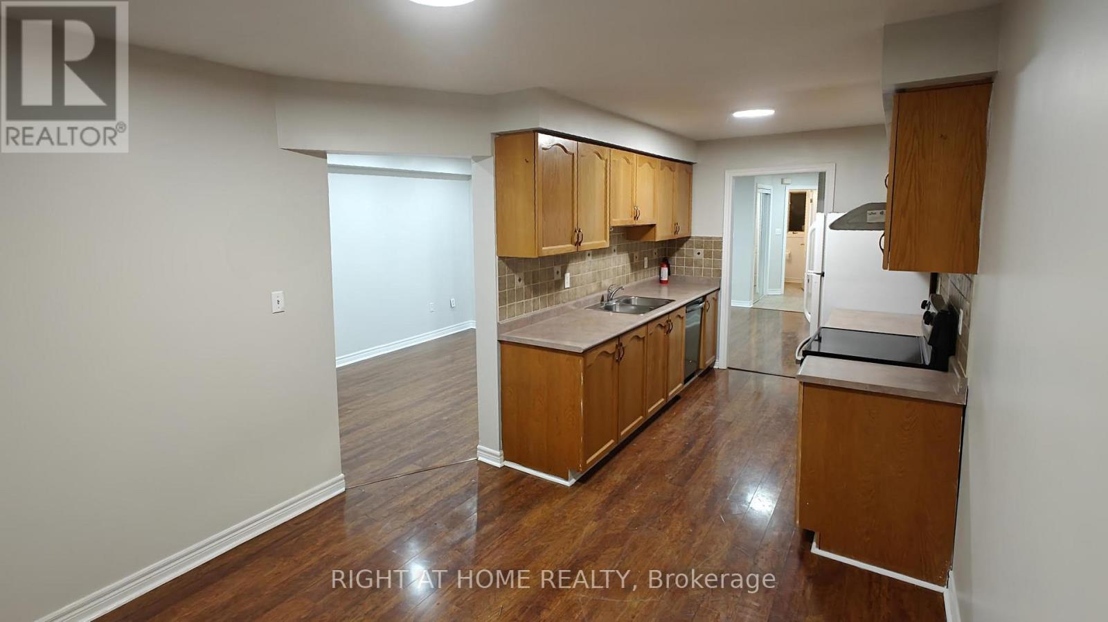 113 Brickyard Way, Brampton, Ontario  L6V 4L7 - Photo 6 - W12460341
