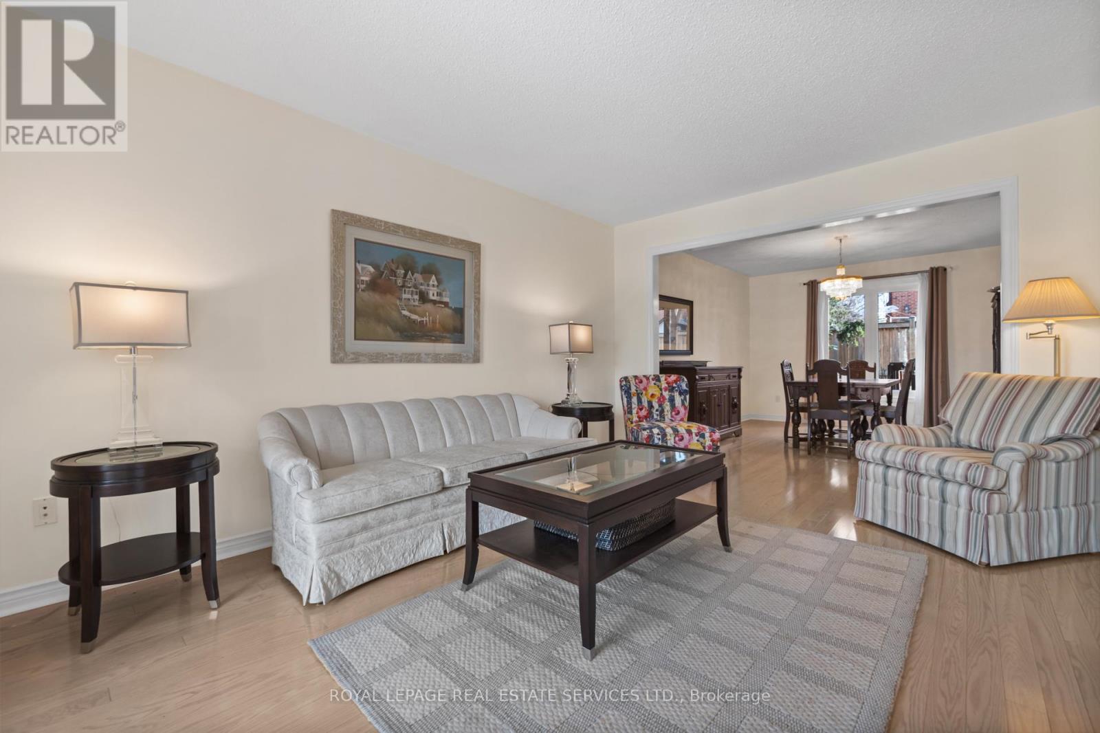1074 Bradbury Chase, Mississauga, Ontario  L5V 1J7 - Photo 8 - W12460346