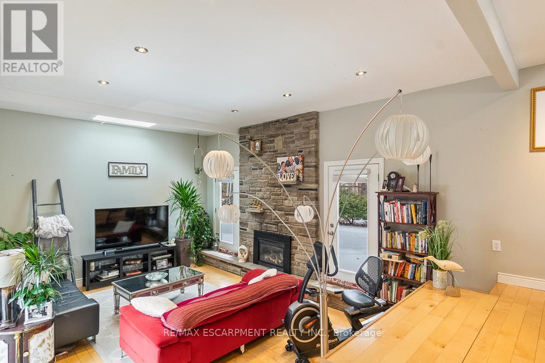 177 Woodhaven Park Drive, Oakville, Ontario  L6L 4K4 - Photo 16 - W12460357