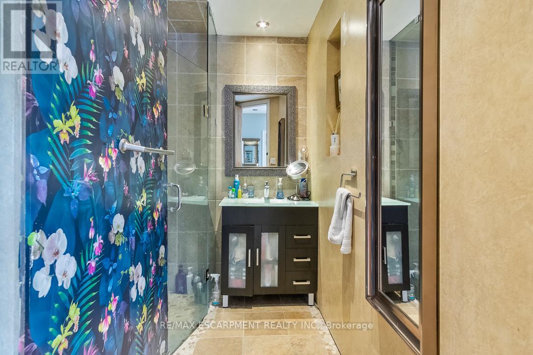 177 Woodhaven Park Drive, Oakville, Ontario  L6L 4K4 - Photo 25 - W12460357