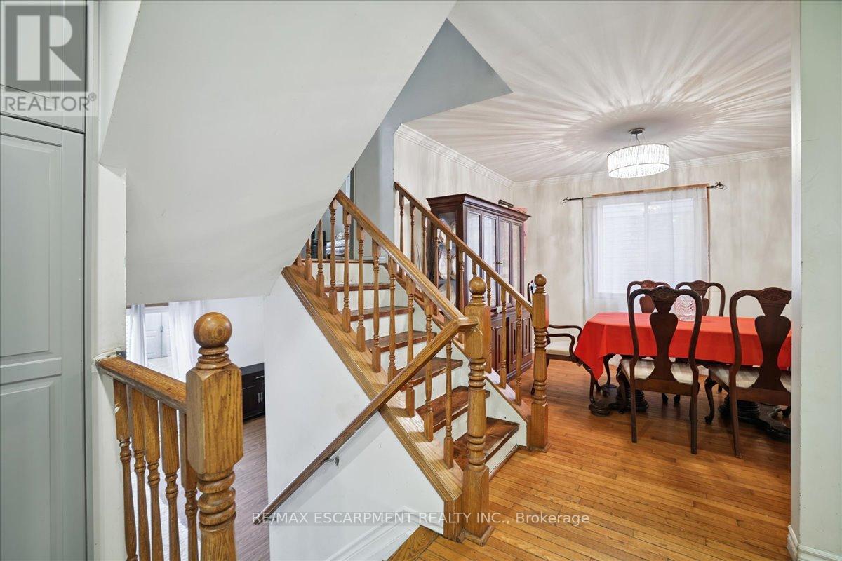 1582 Riley Avenue, Burlington, Ontario  L7M 3T6 - Photo 13 - W12460365