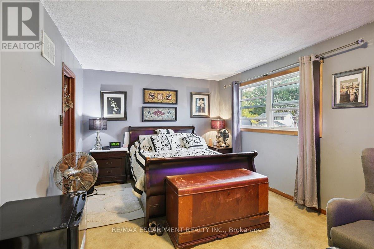 1582 Riley Avenue, Burlington, Ontario  L7M 3T6 - Photo 14 - W12460365
