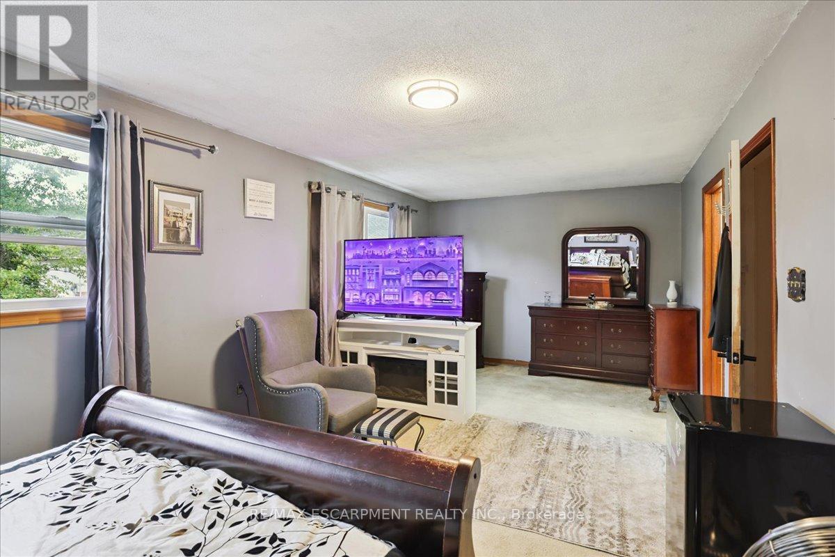 1582 Riley Avenue, Burlington, Ontario  L7M 3T6 - Photo 15 - W12460365