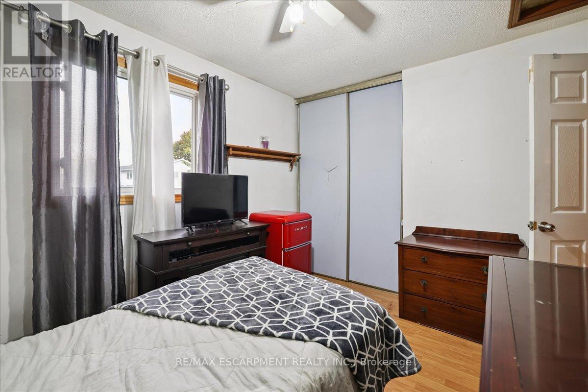 1582 Riley Avenue, Burlington, Ontario  L7M 3T6 - Photo 18 - W12460365