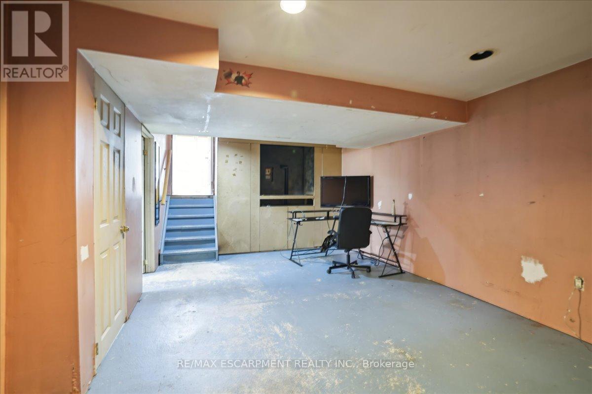 1582 Riley Avenue, Burlington, Ontario  L7M 3T6 - Photo 26 - W12460365
