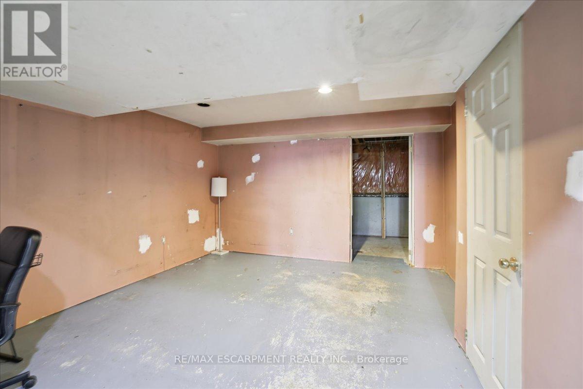 1582 Riley Avenue, Burlington, Ontario  L7M 3T6 - Photo 27 - W12460365