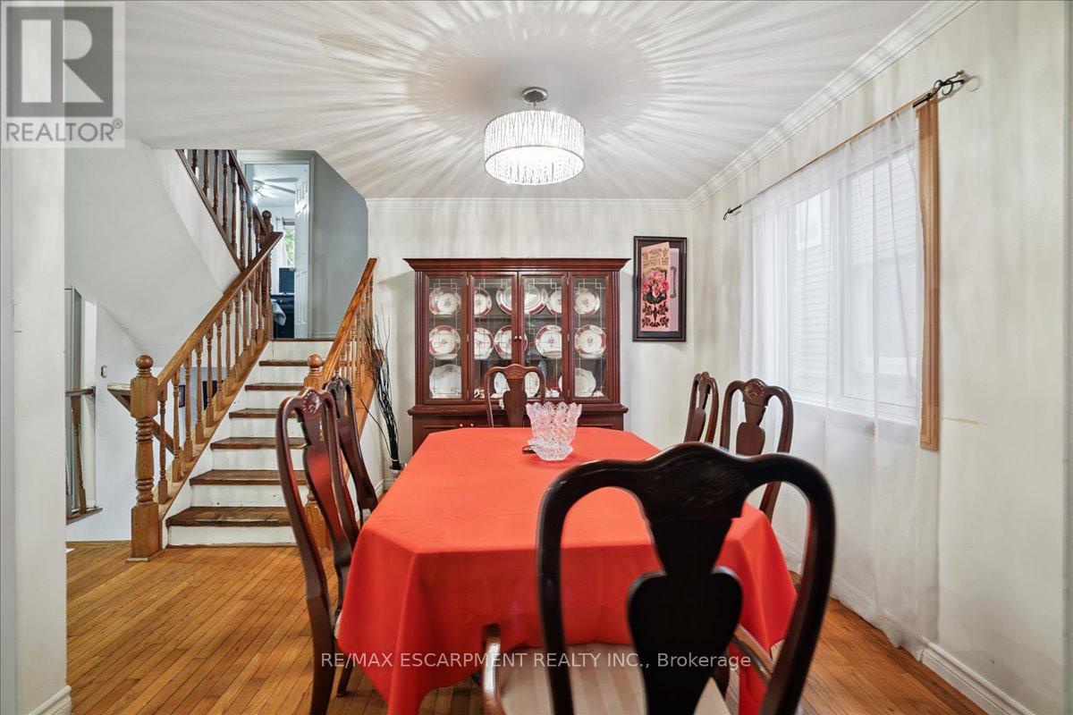 1582 Riley Avenue, Burlington, Ontario  L7M 3T6 - Photo 9 - W12460365