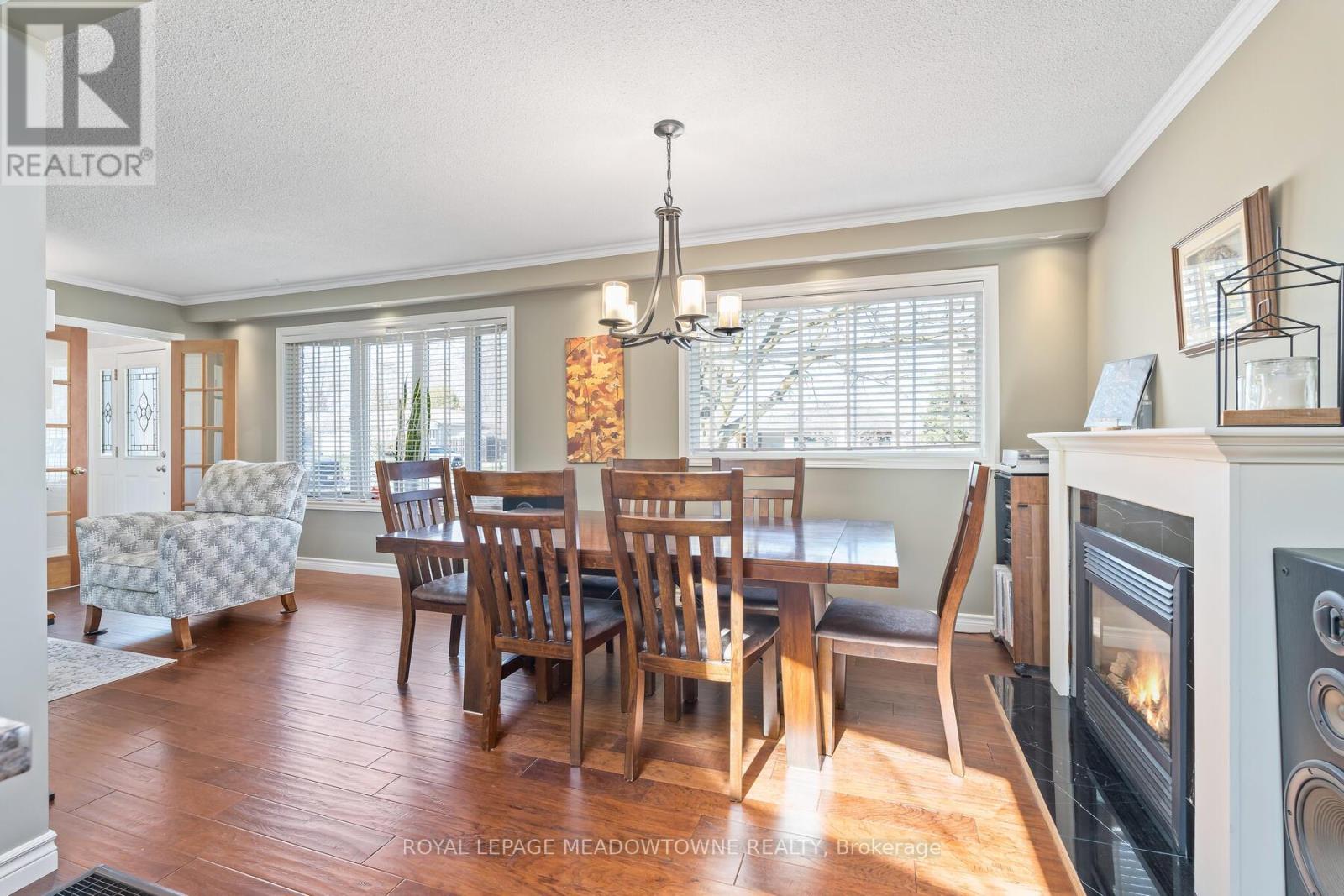 32 Joycelyn Crescent, Halton Hills (Georgetown), Ontario  L7G 2S4 - Photo 14 - W12460400