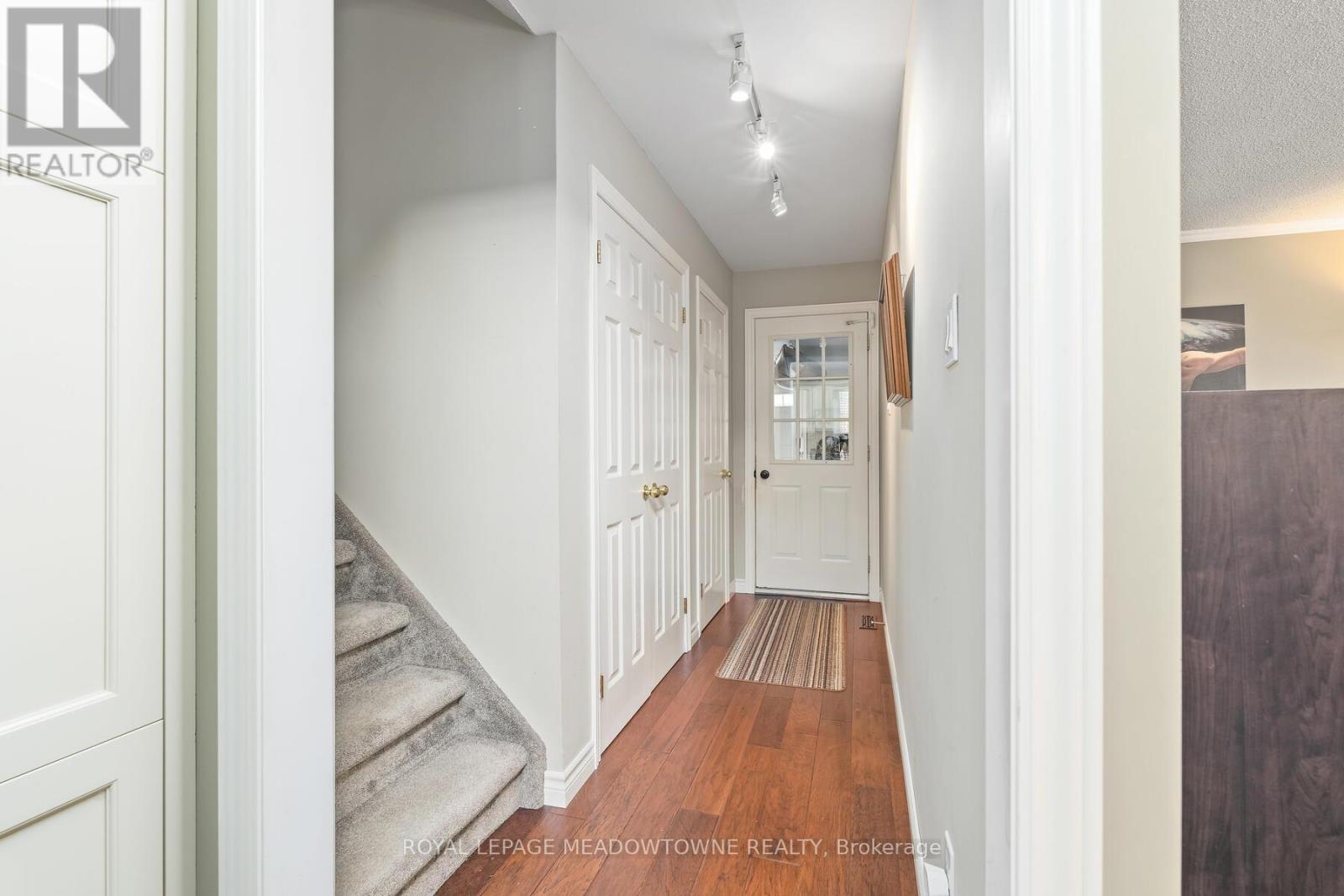 32 Joycelyn Crescent, Halton Hills (Georgetown), Ontario  L7G 2S4 - Photo 17 - W12460400