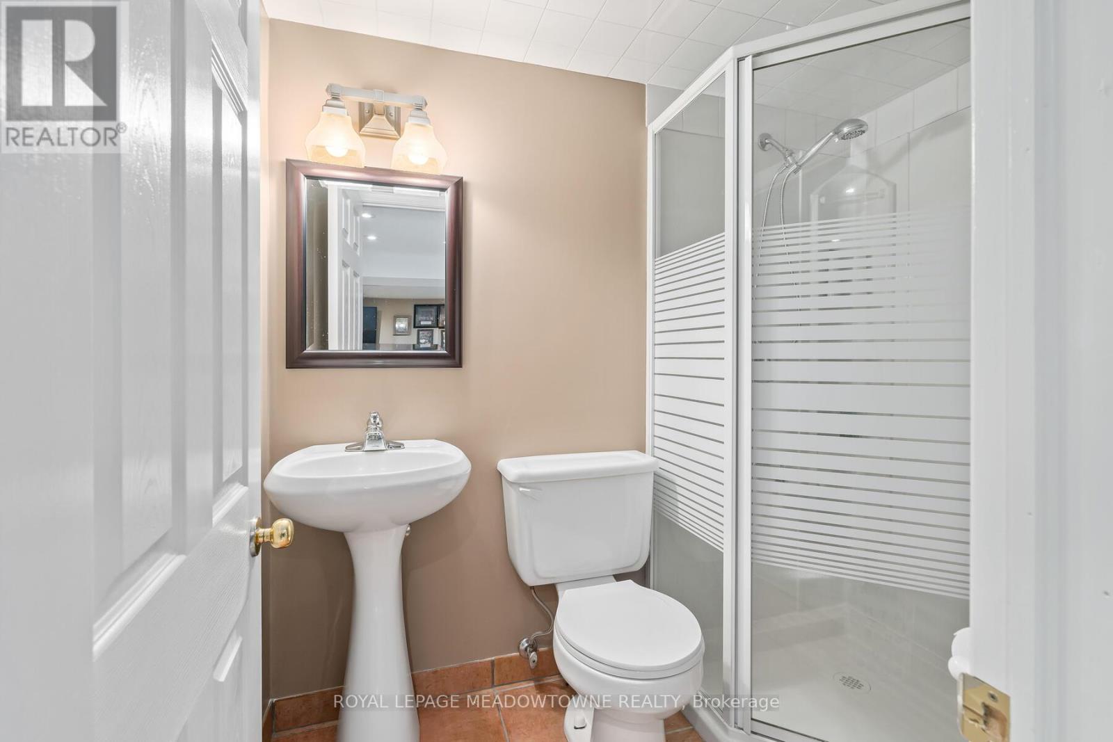 32 Joycelyn Crescent, Halton Hills (Georgetown), Ontario  L7G 2S4 - Photo 33 - W12460400