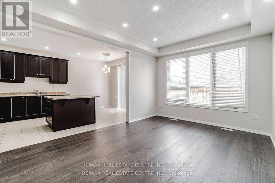 989 Farmstead Drive, Milton, Ontario  L9T 8J1 - Photo 11 - W12460401