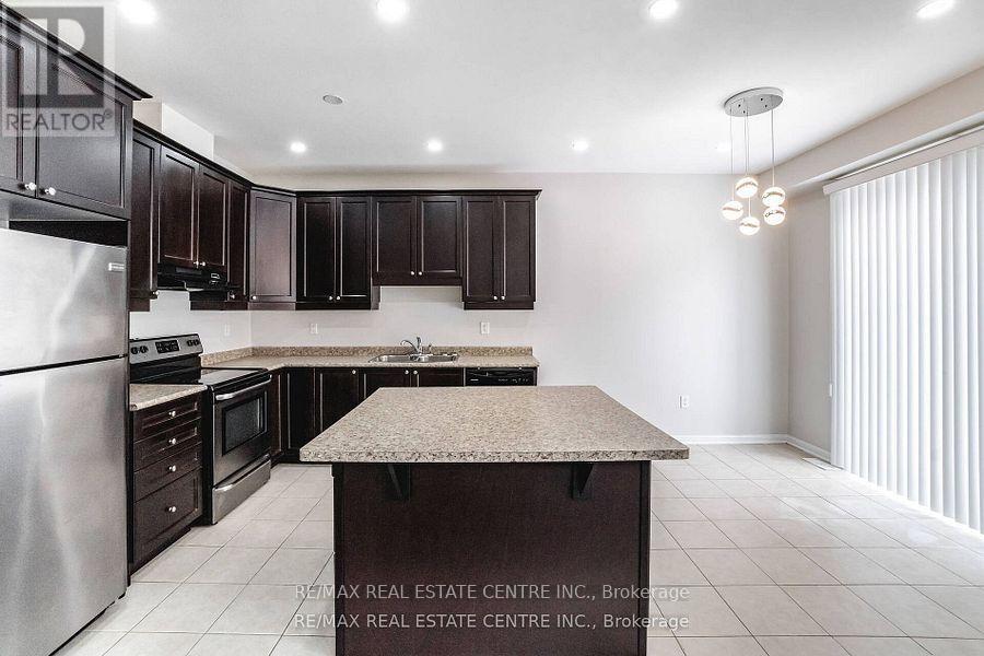 989 Farmstead Drive, Milton, Ontario  L9T 8J1 - Photo 12 - W12460401