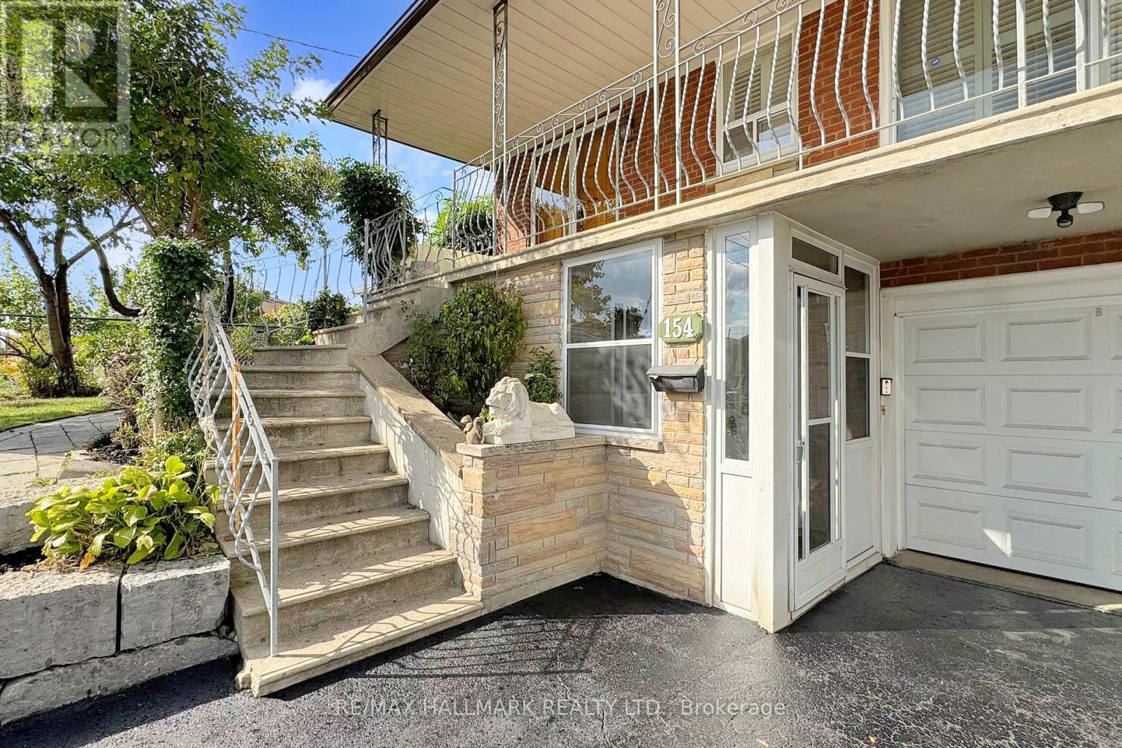 154 Shoreham Drive, Toronto, Ontario  M3N 1T2 - Photo 2 - W12460414