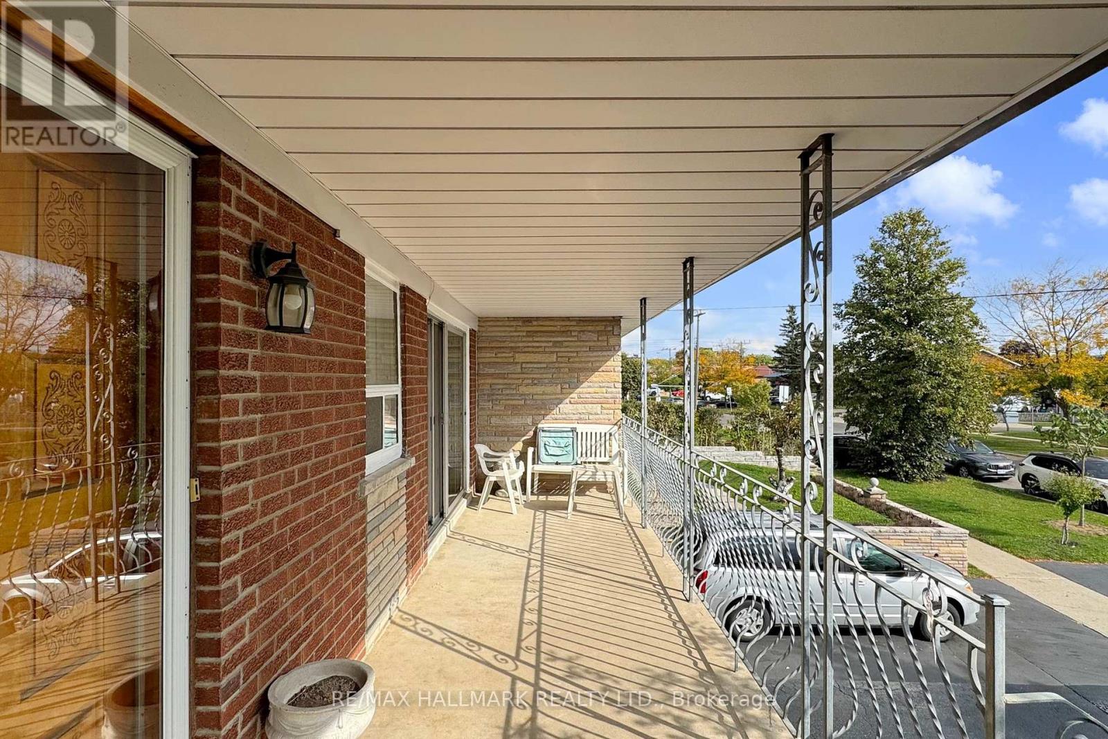 154 Shoreham Drive, Toronto, Ontario  M3N 1T2 - Photo 3 - W12460414