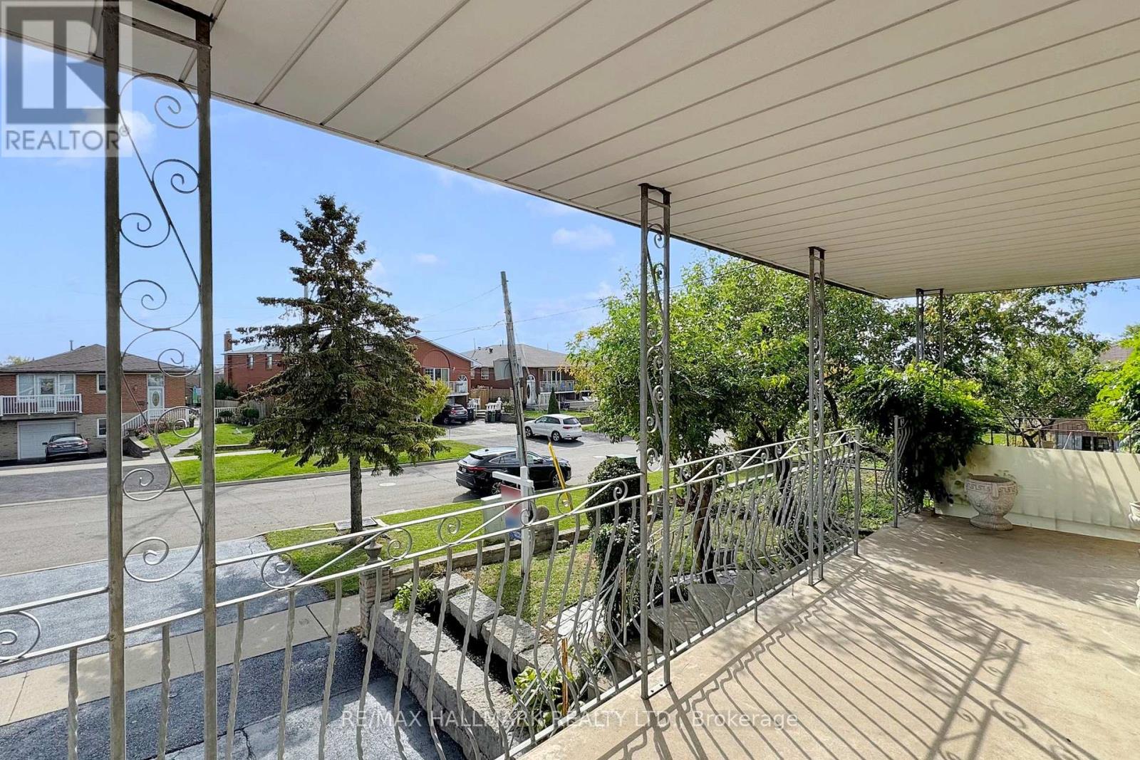 154 Shoreham Drive, Toronto, Ontario  M3N 1T2 - Photo 4 - W12460414