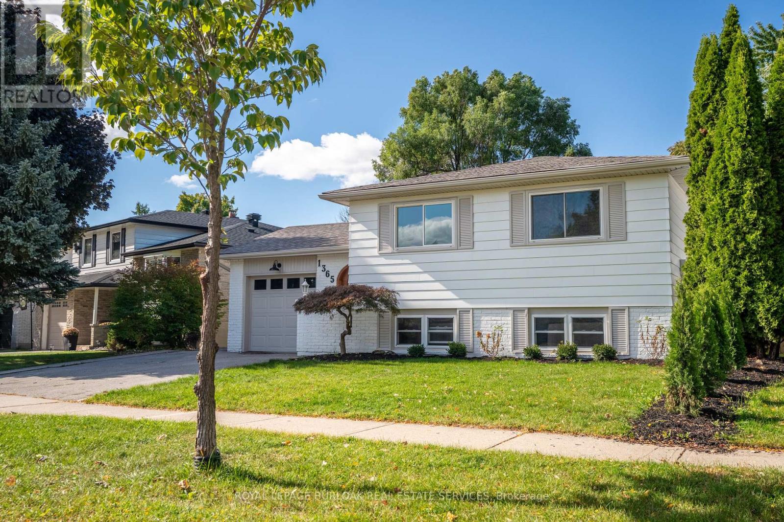 1365 Janina Boulevard, Burlington, Ontario  L7P 1K5 - Photo 2 - W12460425