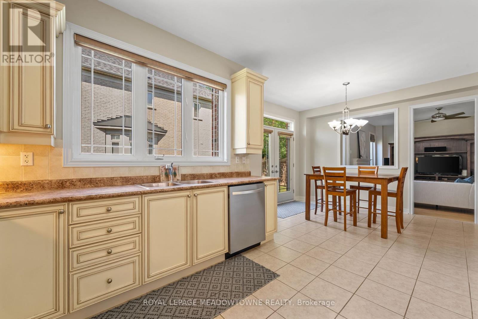 9 Black Bear Trail, Brampton, Ontario  L6Y 5L2 - Photo 11 - W12460427