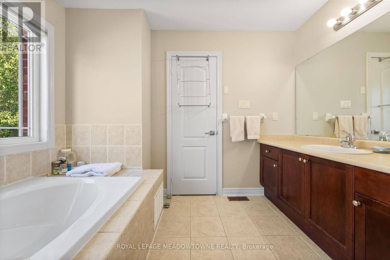 9 Black Bear Trail, Brampton, Ontario  L6Y 5L2 - Photo 31 - W12460427