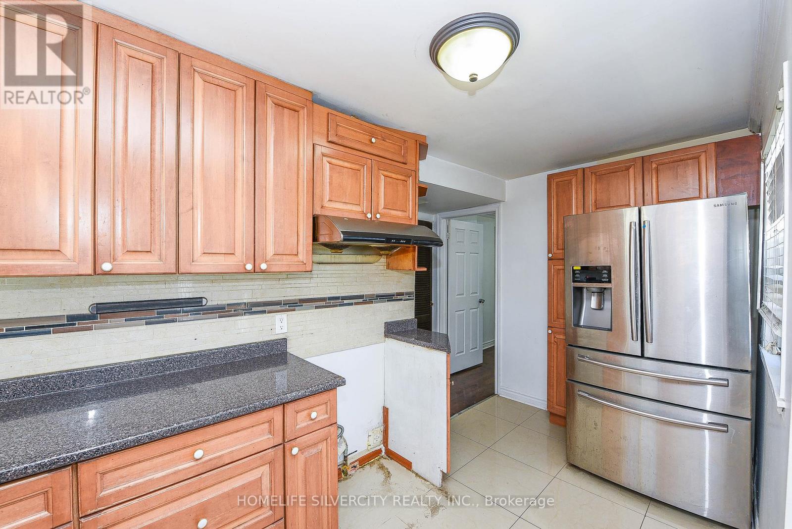 3076 Churchill Avenue, Mississauga (Malton), Ontario  L4T 1R3 - Photo 10 - W12460433