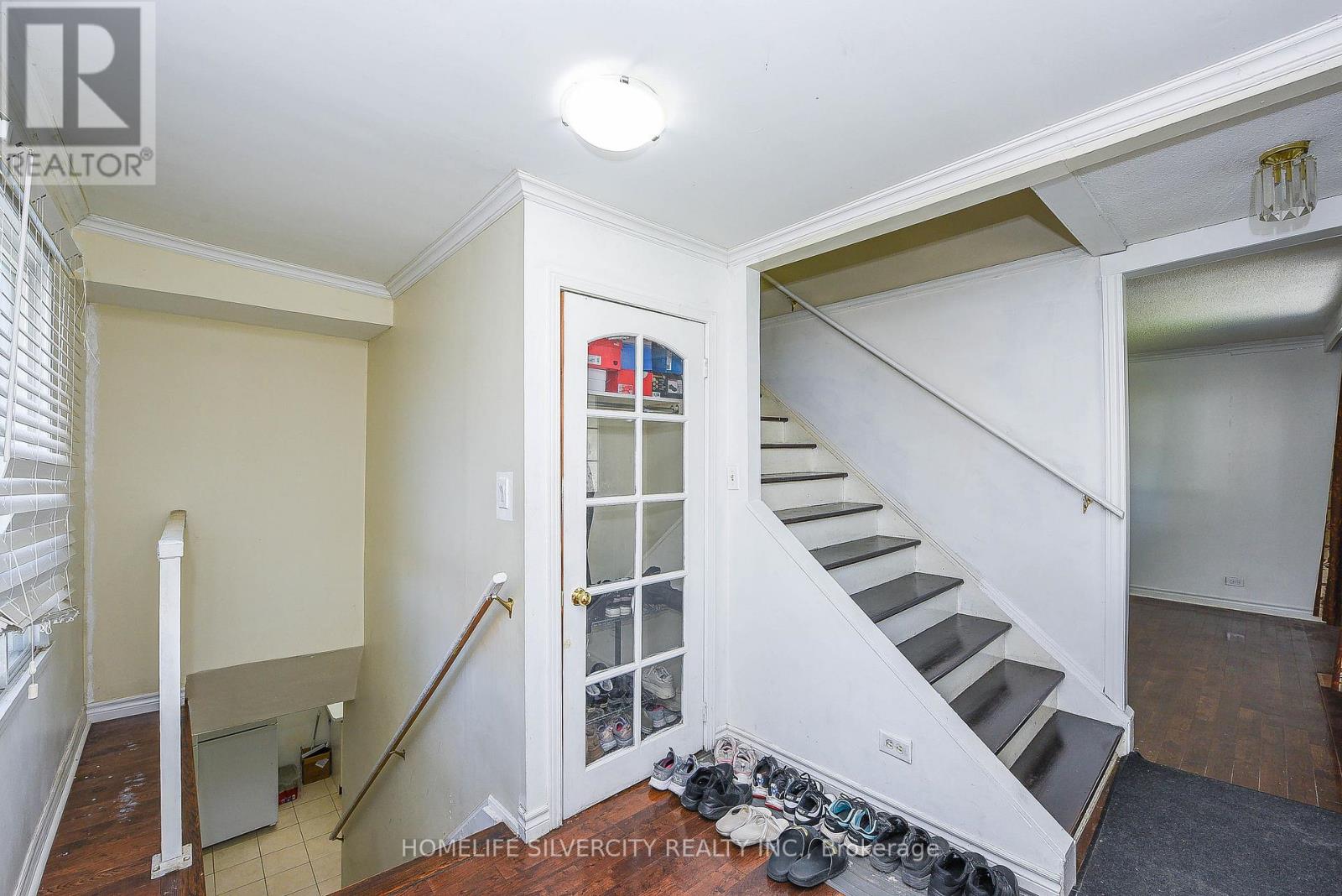 3076 Churchill Avenue, Mississauga (Malton), Ontario  L4T 1R3 - Photo 12 - W12460433