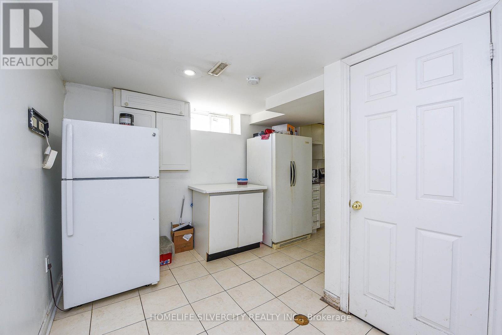 3076 Churchill Avenue, Mississauga (Malton), Ontario  L4T 1R3 - Photo 15 - W12460433