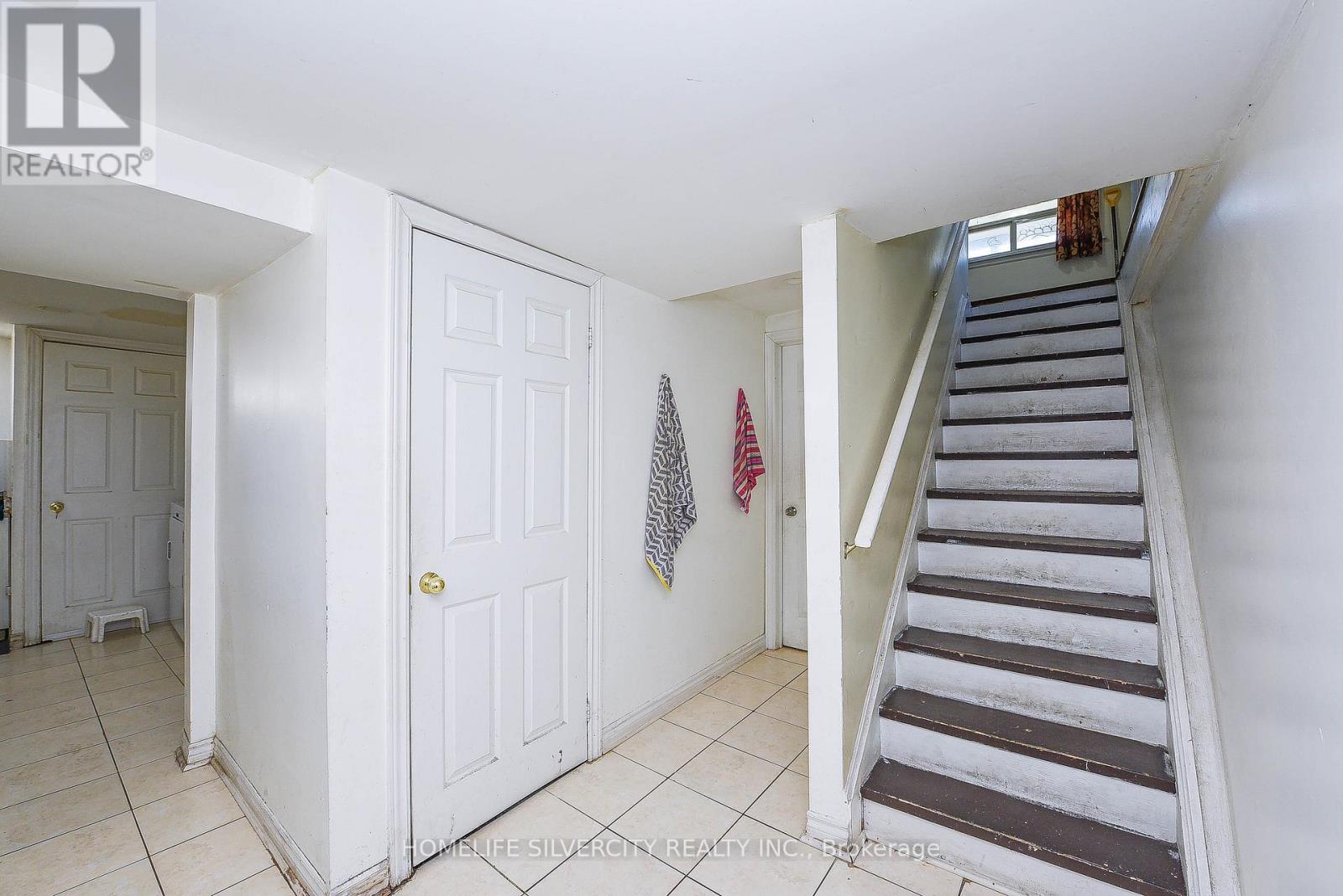 3076 Churchill Avenue, Mississauga (Malton), Ontario  L4T 1R3 - Photo 16 - W12460433