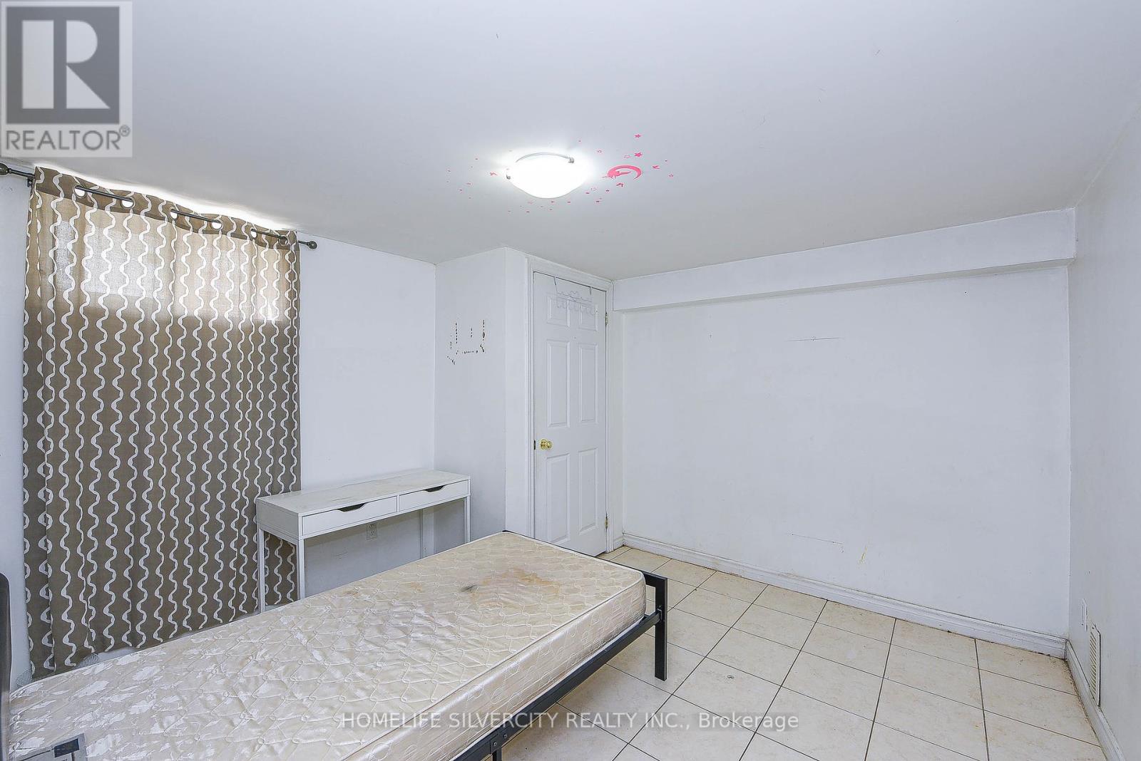 3076 Churchill Avenue, Mississauga (Malton), Ontario  L4T 1R3 - Photo 18 - W12460433