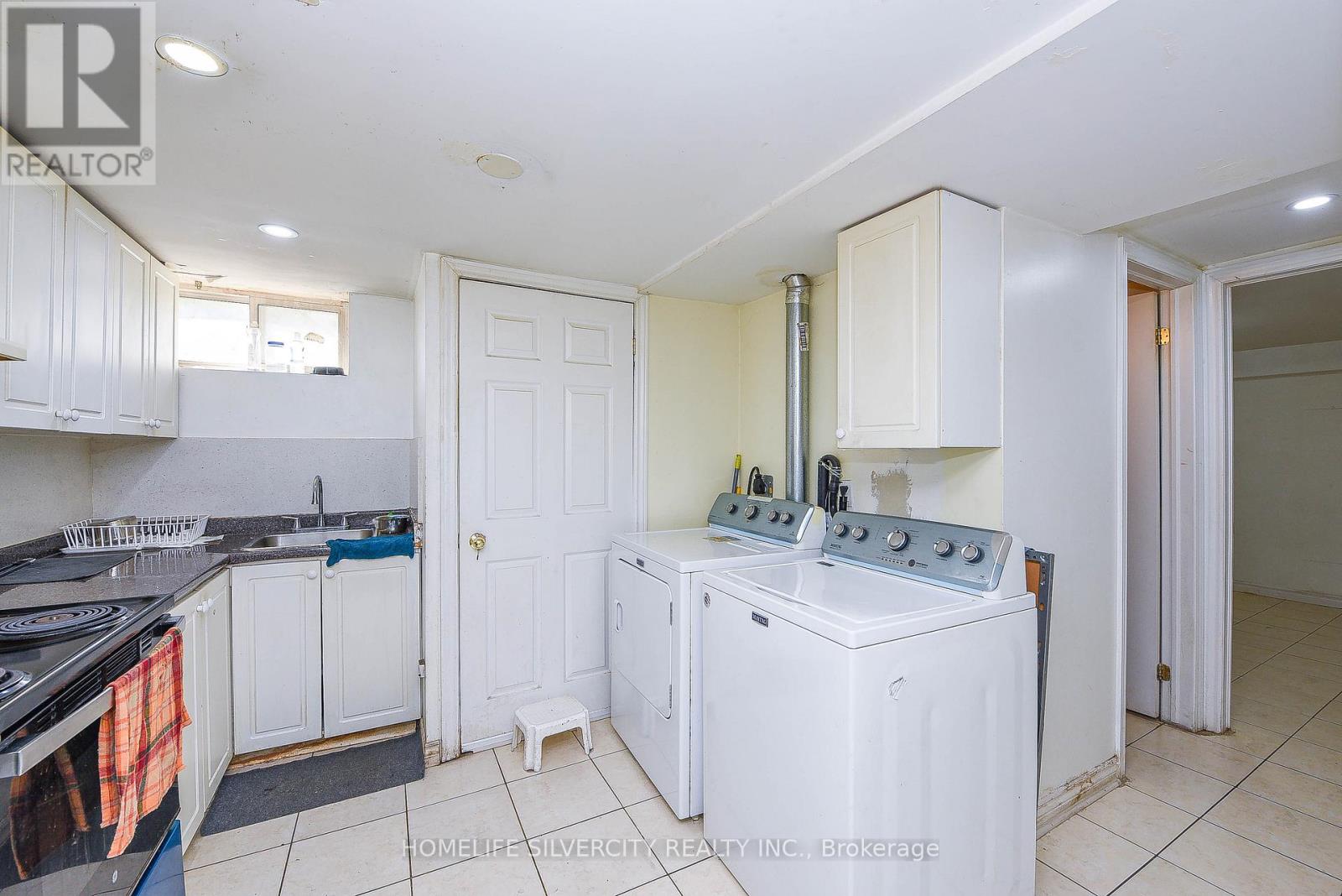 3076 Churchill Avenue, Mississauga (Malton), Ontario  L4T 1R3 - Photo 22 - W12460433