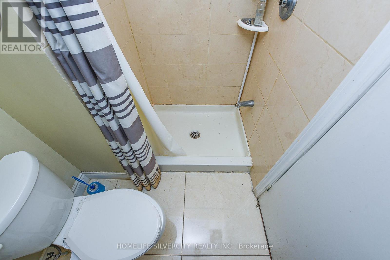 3076 Churchill Avenue, Mississauga (Malton), Ontario  L4T 1R3 - Photo 34 - W12460433