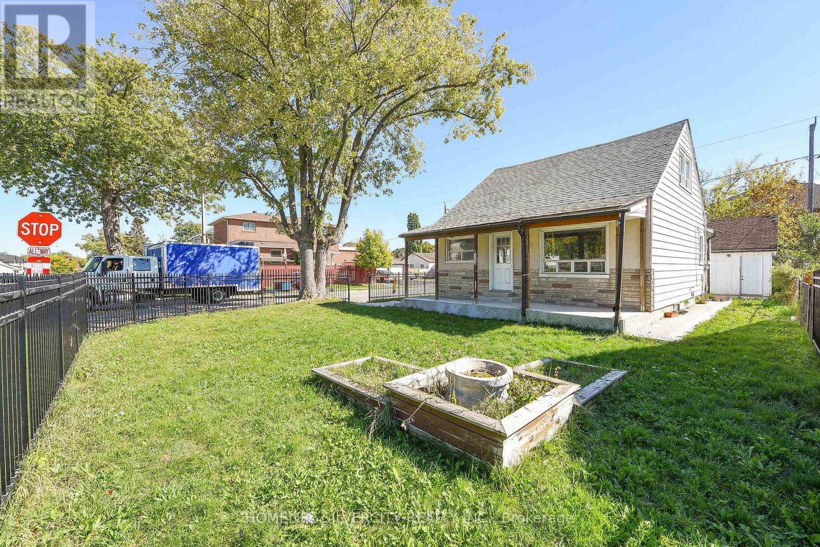 3076 Churchill Avenue, Mississauga (Malton), Ontario  L4T 1R3 - Photo 35 - W12460433