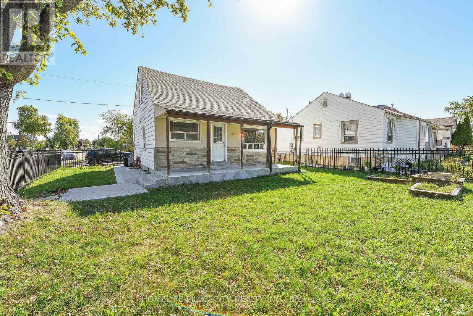 3076 Churchill Avenue, Mississauga (Malton), Ontario  L4T 1R3 - Photo 36 - W12460433