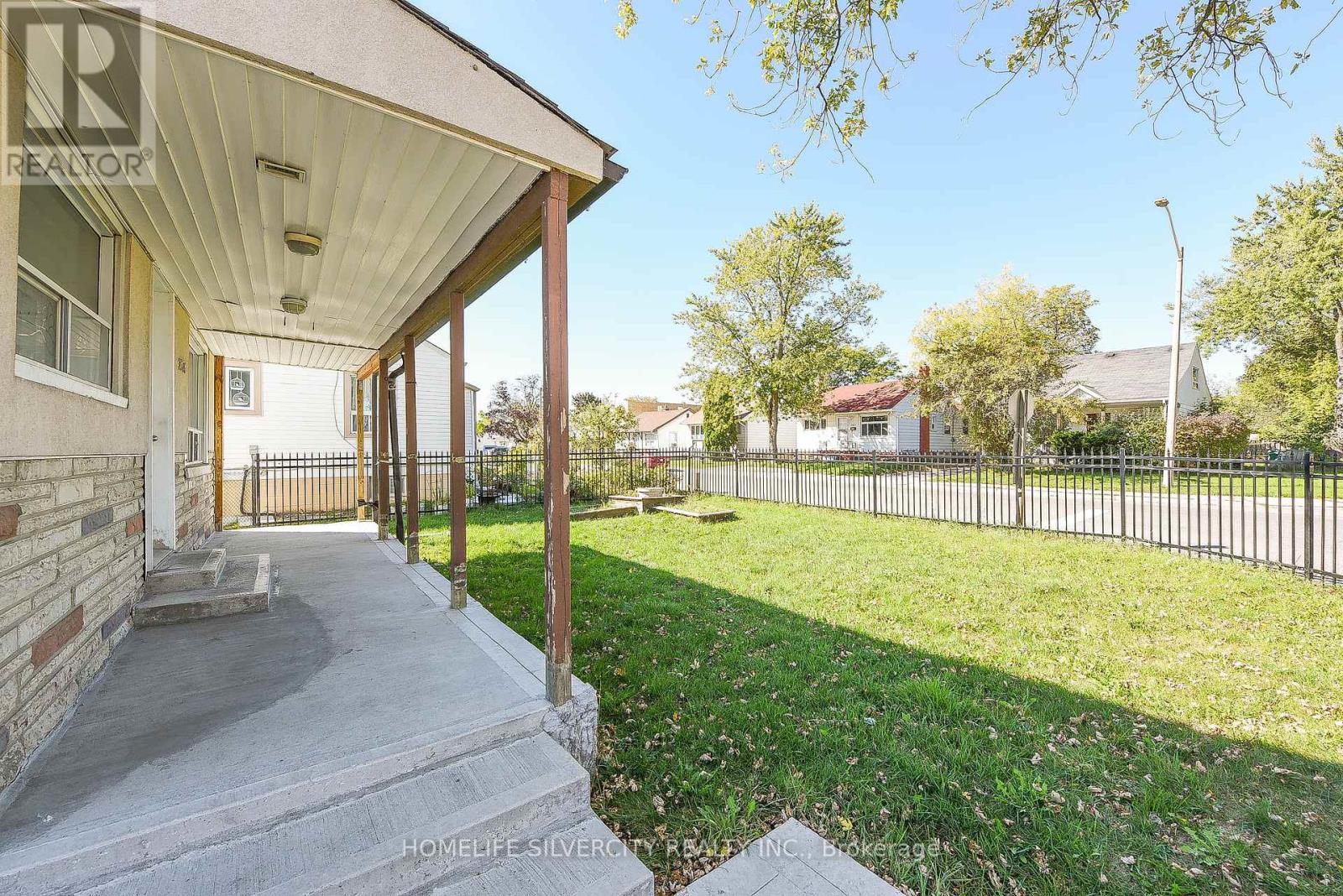 3076 Churchill Avenue, Mississauga (Malton), Ontario  L4T 1R3 - Photo 38 - W12460433