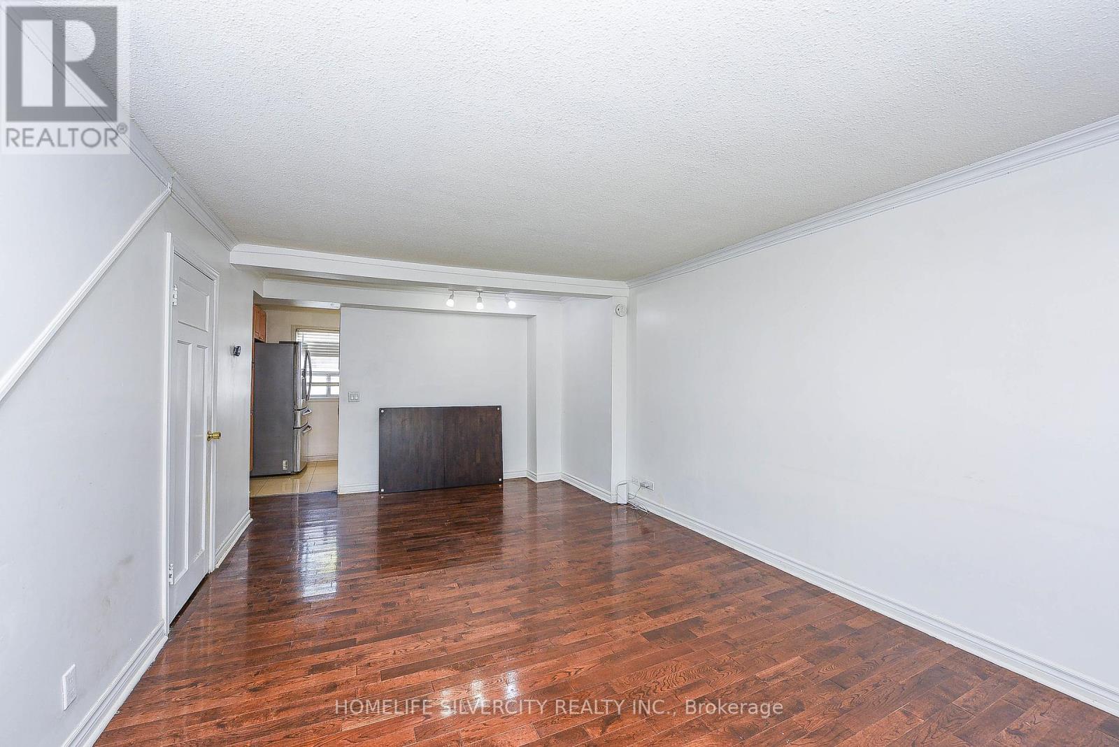 3076 Churchill Avenue, Mississauga (Malton), Ontario  L4T 1R3 - Photo 4 - W12460433