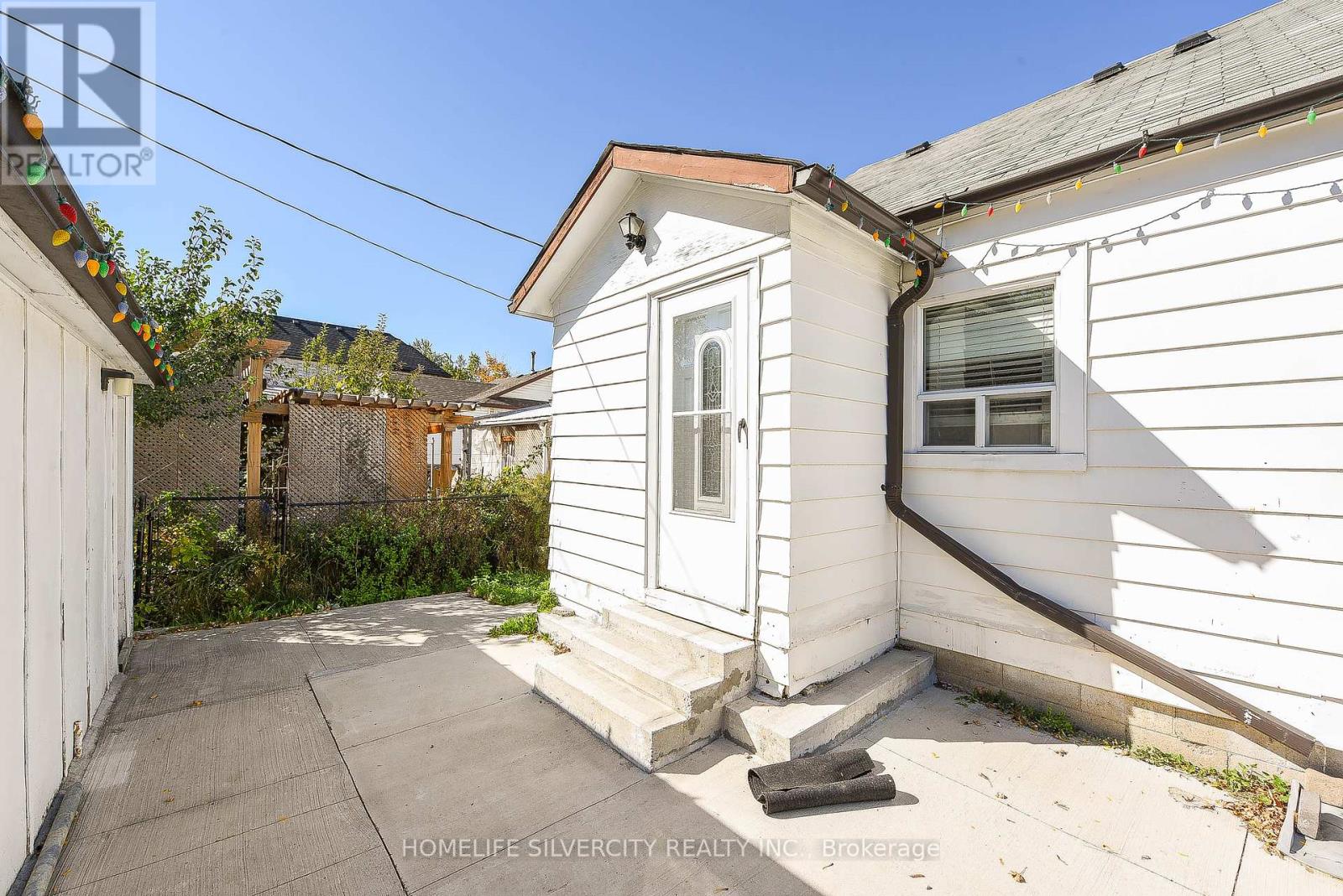 3076 Churchill Avenue, Mississauga (Malton), Ontario  L4T 1R3 - Photo 40 - W12460433