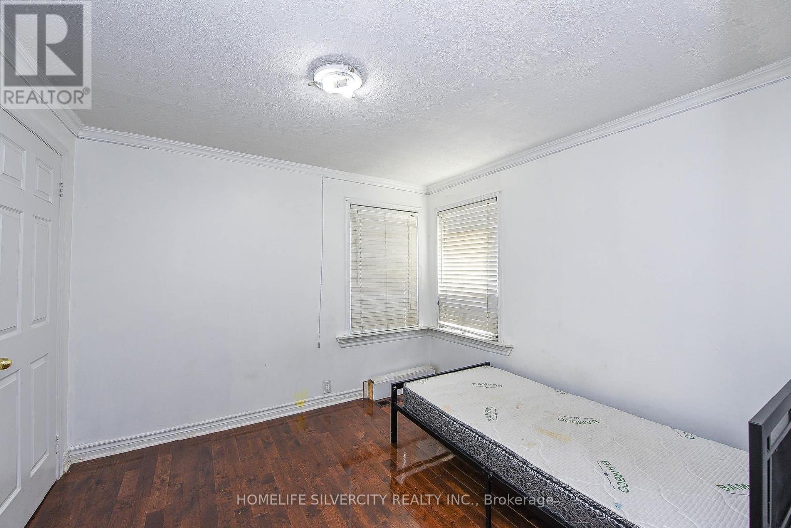 3076 Churchill Avenue, Mississauga (Malton), Ontario  L4T 1R3 - Photo 5 - W12460433