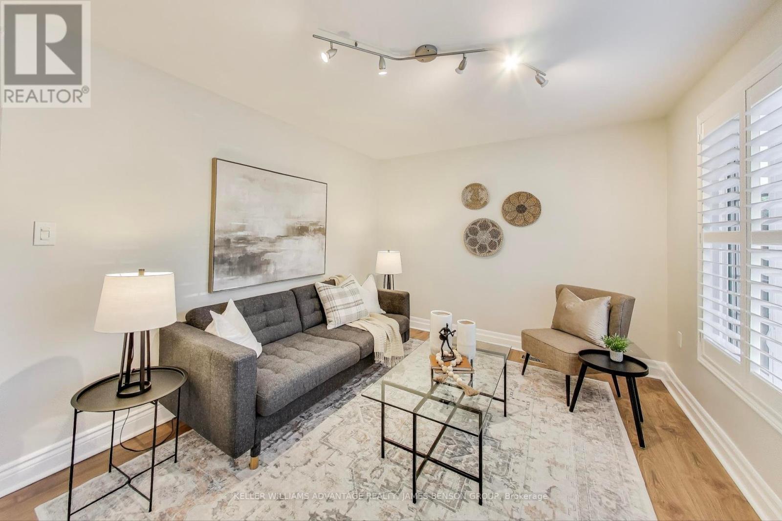 1188 Mineola Gardens, Mississauga (Mineola), Ontario  L5G 3X9 - Photo 4 - W12460466
