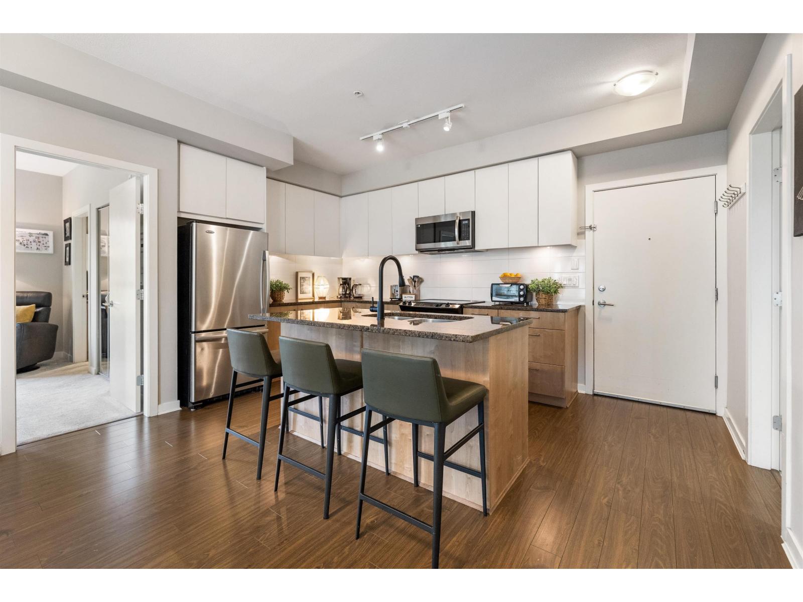 303 6450 194 Street, Surrey, British Columbia  V4N 6J8 - Photo 3 - R3057119