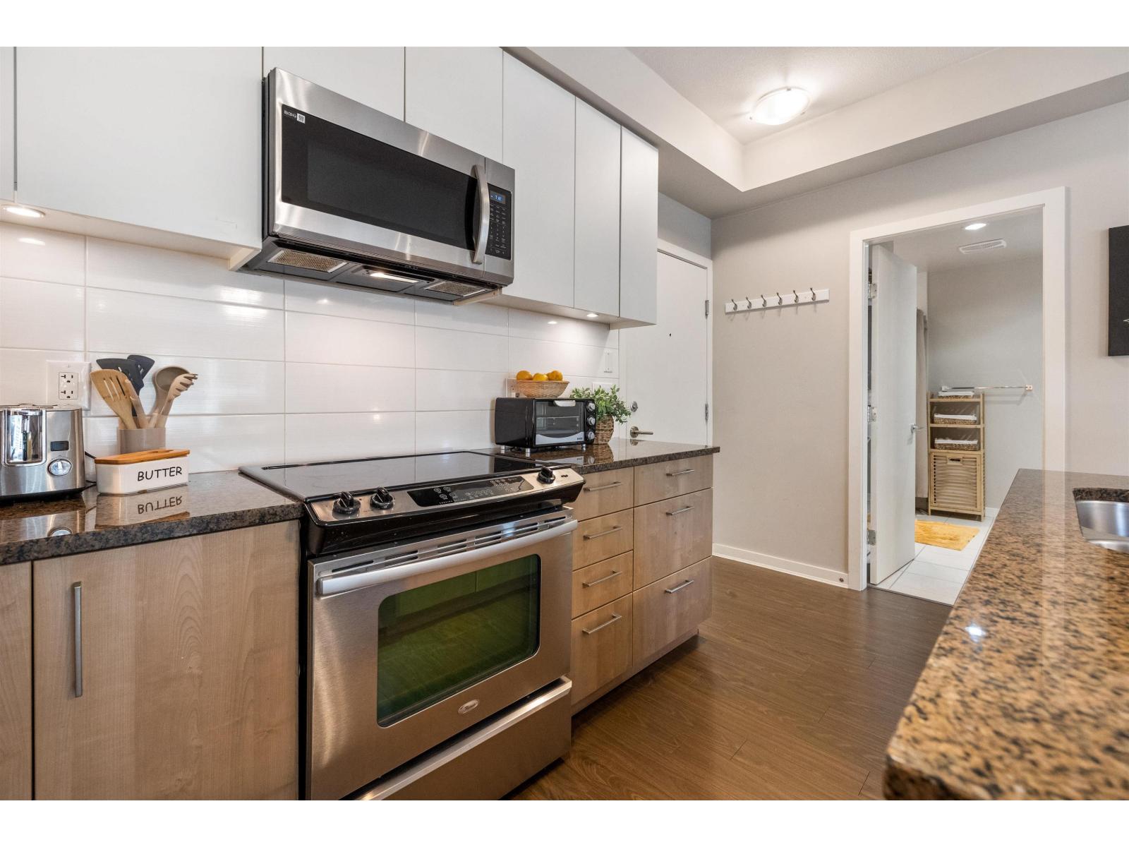 303 6450 194 Street, Surrey, British Columbia  V4N 6J8 - Photo 6 - R3057119