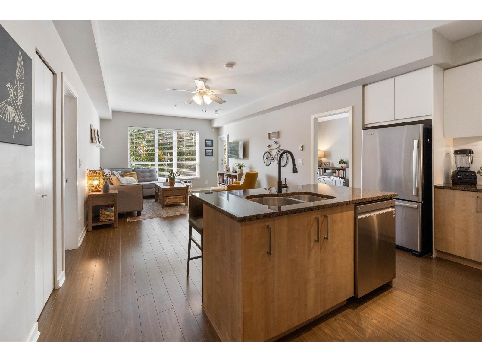 303 6450 194 Street, Surrey, British Columbia  V4N 6J8 - Photo 2 - R3057119