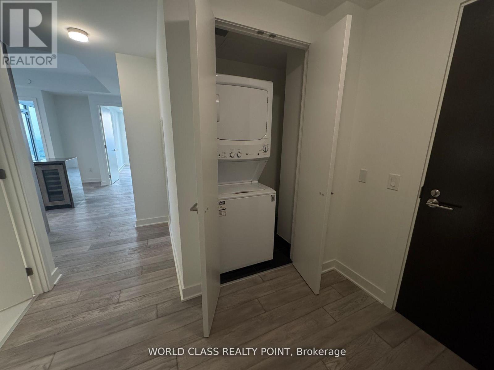 3309 - 11 Yorkville Avenue, Toronto, Ontario  M4W 0B7 - Photo 3 - C12460481