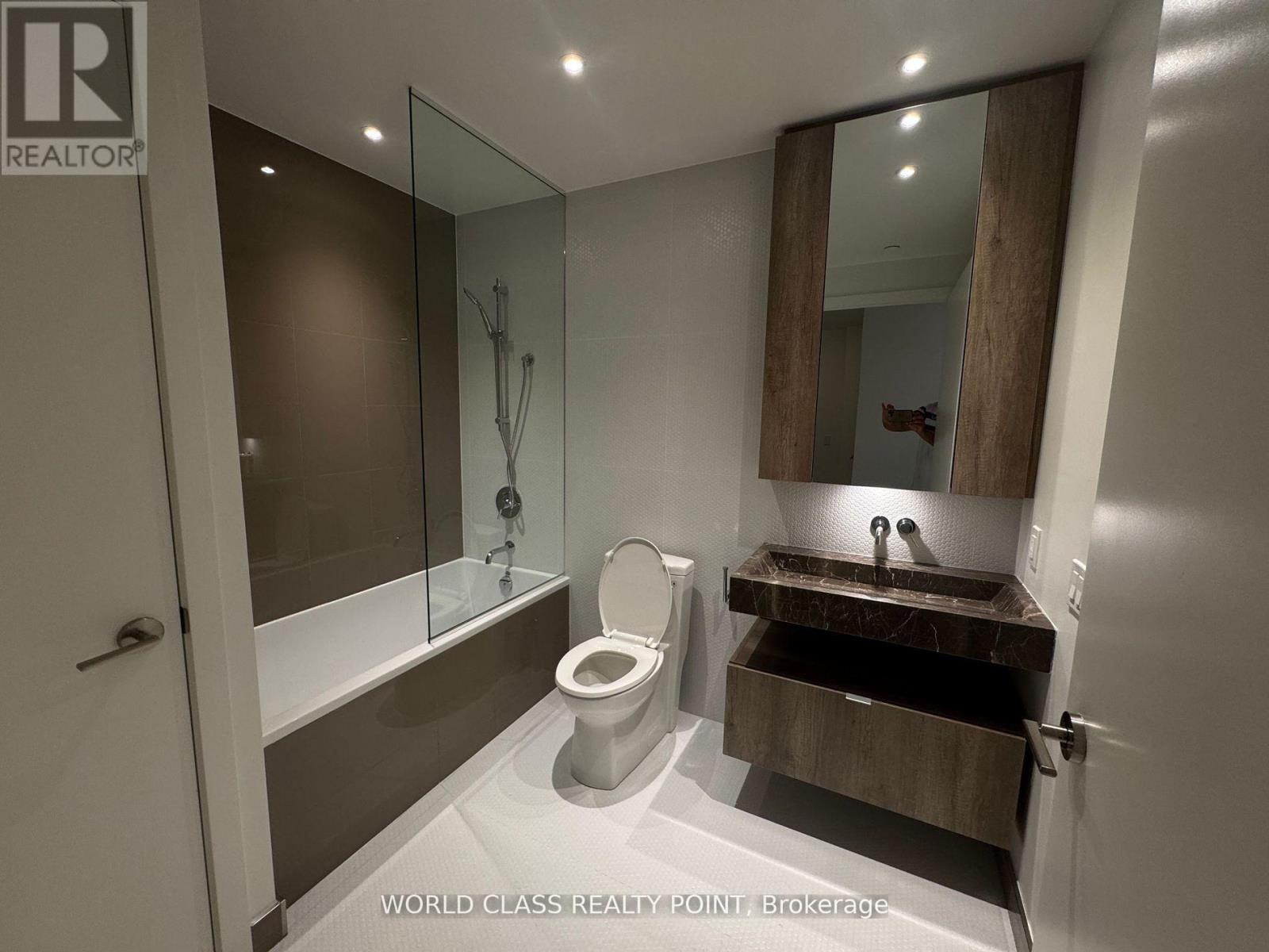 3309 - 11 Yorkville Avenue, Toronto, Ontario  M4W 0B7 - Photo 5 - C12460481