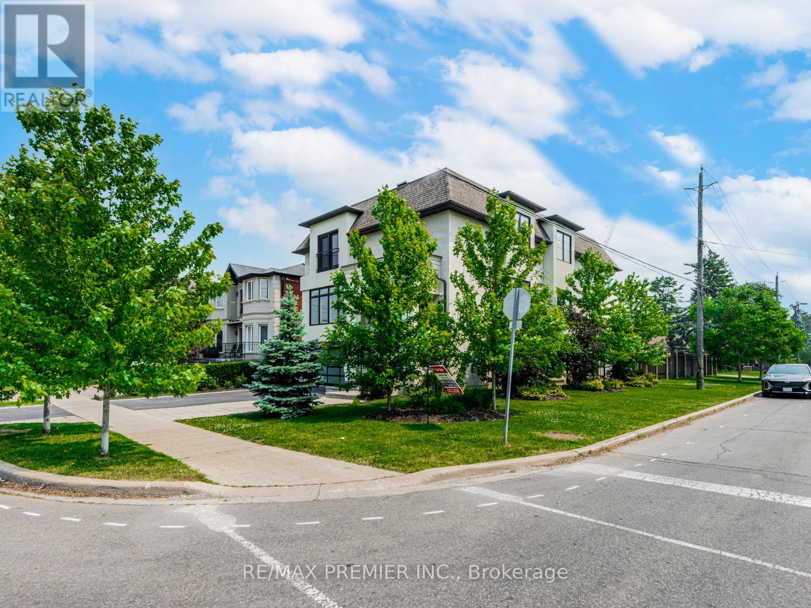 111 Codsell Avenue, Toronto, Ontario  M3H 3W2 - Photo 2 - C12460492