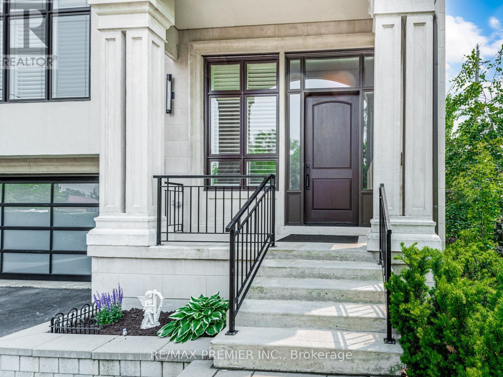 111 Codsell Avenue, Toronto, Ontario  M3H 3W2 - Photo 3 - C12460492