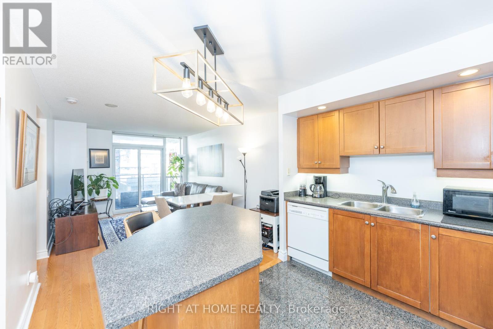 813 - 123 Eglinton Avenue E, Toronto, Ontario  M4P 1J2 - Photo 17 - C12460503